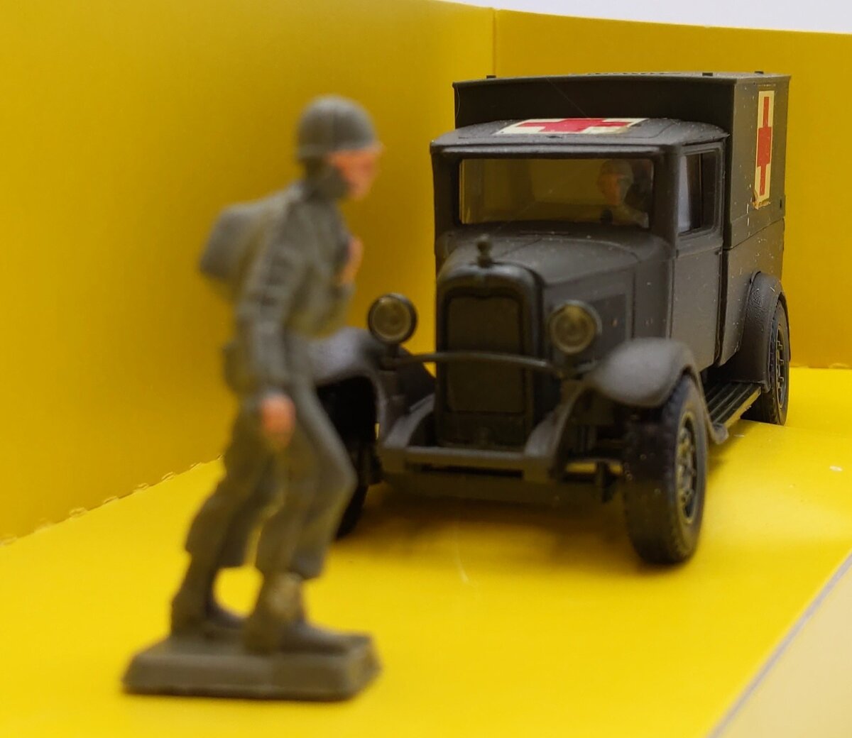 Solido Collection Militaire I 1:50 Scale C 4 Ambulance #6020 LN/Box