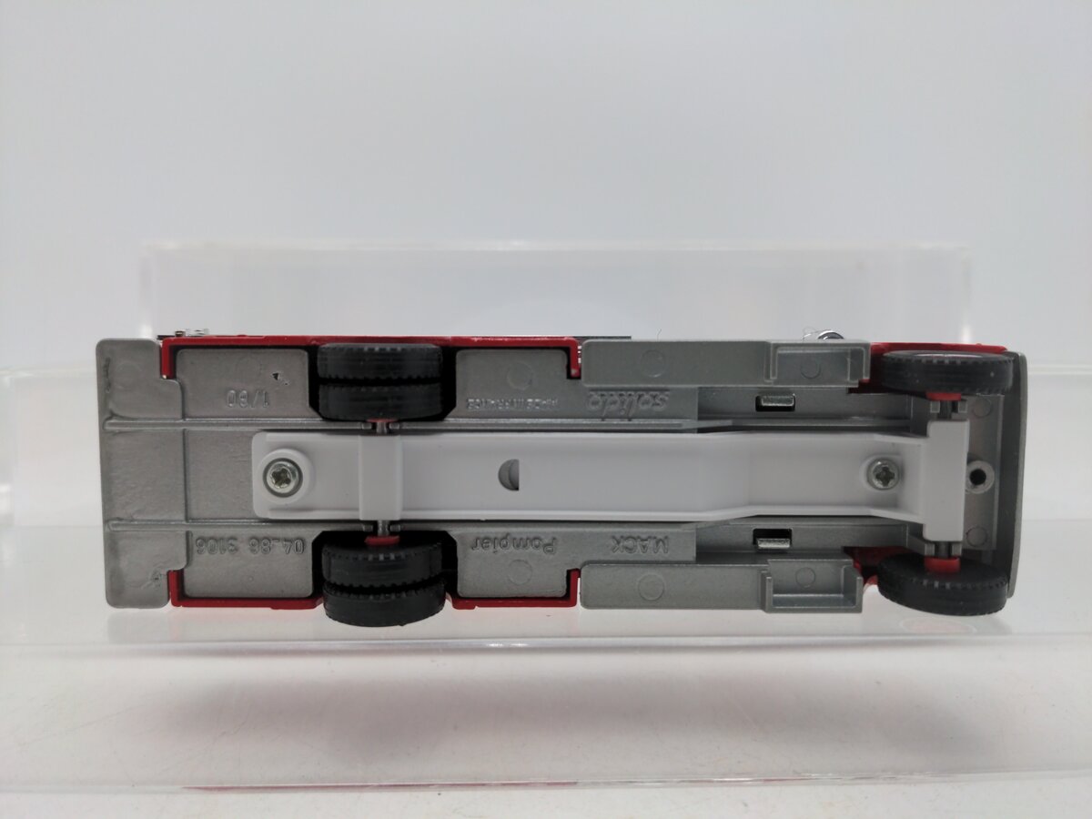 Solido 3106 1:60 Scale Mack Pompiers Fire Engine Truck #4 EX/Box