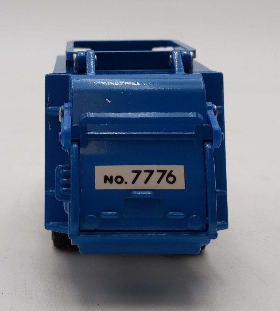 Shinsei 4220 1:60 GMC Truck Series Sanitation Truck NIB