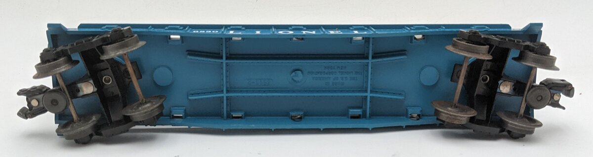 Lionel 6830 Vintage O Flatcar w/ Non Operating Submarine VG/Box