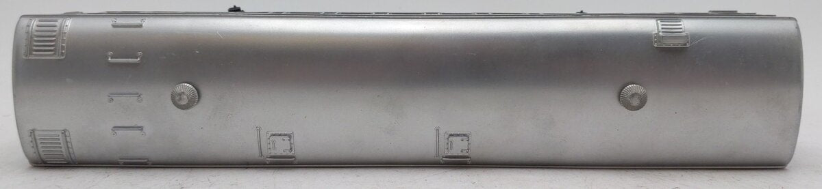 Lionel 2429 Vintage O Livingston Illuminated Passenger Car with Silver Roof VG/Box