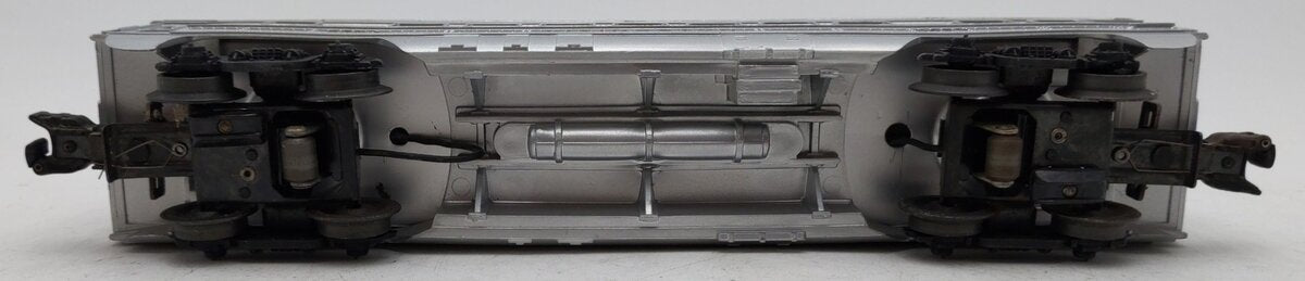 Lionel 2429 Vintage O Livingston Illuminated Passenger Car with Silver Roof VG/Box