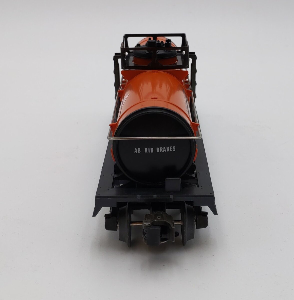 Lionel 6-19600 O Gauge Milwaukee Road Single Dome Tank Car #19600 NIB