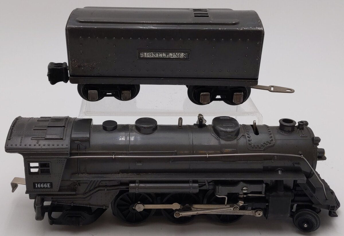 Lionel 1666E Vintage O Gray 2-6-2 Steam Locomotive with Tender VG