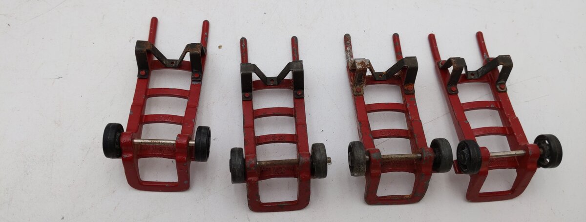 Lionel 163 Vintage O Prewar Freight Station Set: Dump Car & Hand Trucks (7) VG