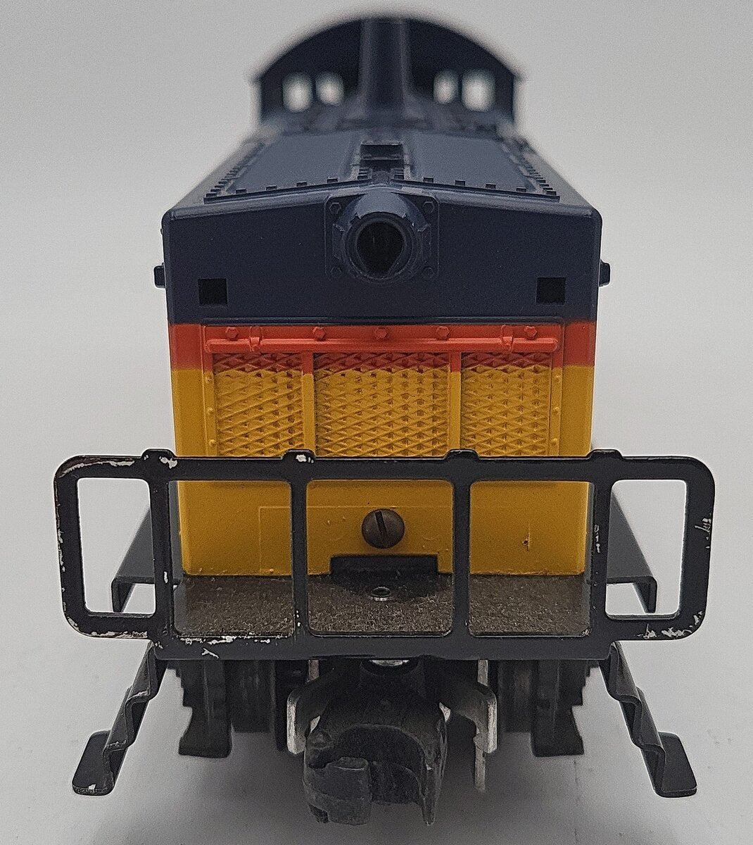 Lionel 6-8556 O Gauge Chessie NW-2 Diesel Switcher Locomotive #8556 VG