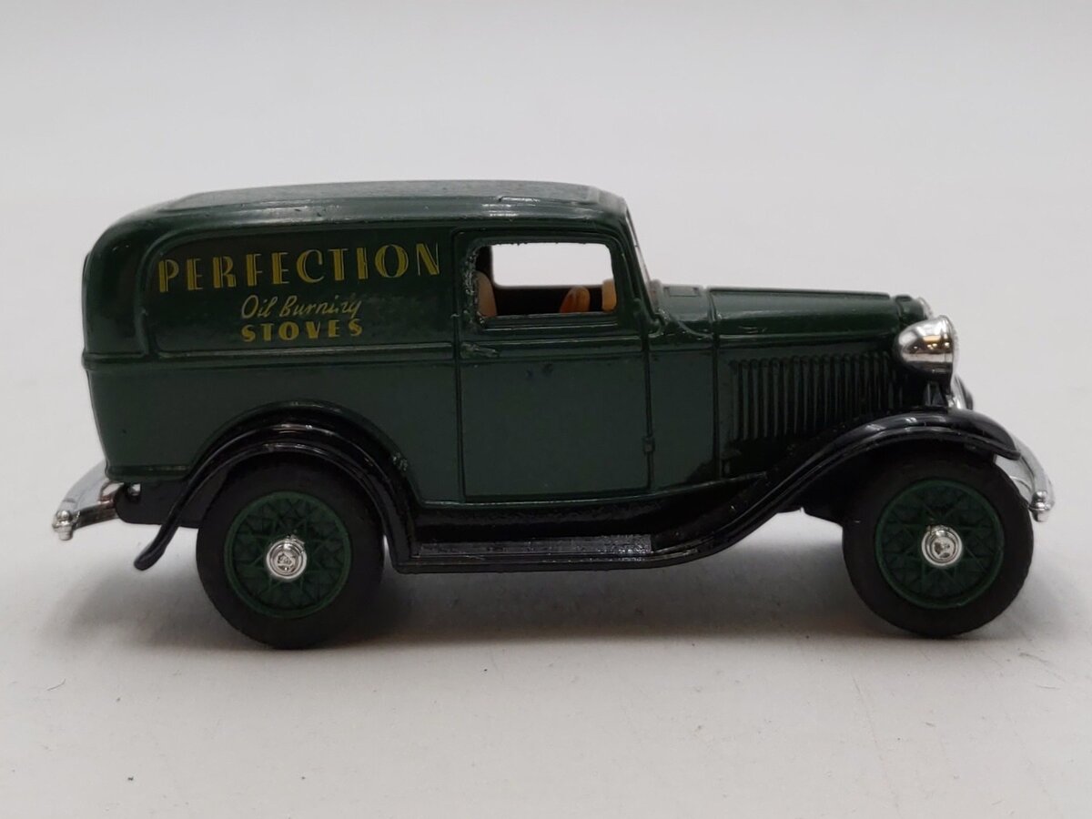Ertl 2504 1:43 Vintage Vehicles Perfection 1932 Ford Panel Truck Die Cast Metal EX/Box