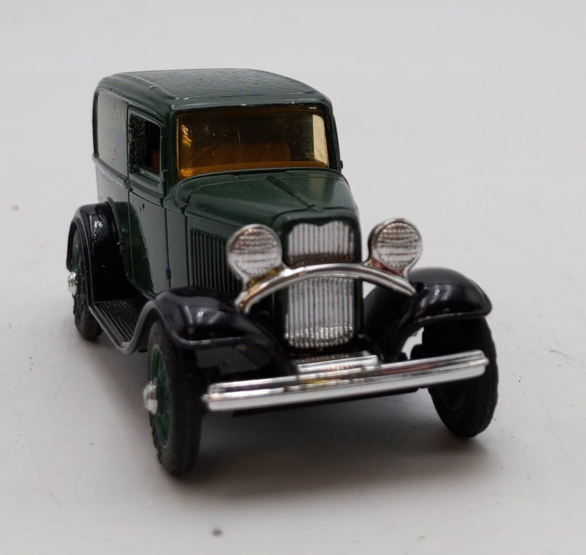 Ertl 2504 1:43 Vintage Vehicles Perfection 1932 Ford Panel Truck Die Cast Metal EX/Box