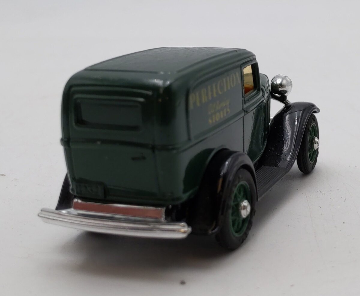 Ertl 2504 1:43 Vintage Vehicles Perfection 1932 Ford Panel Truck Die Cast Metal EX/Box