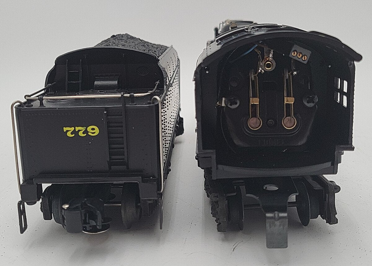 Lionel 6-8215 O Gauge Nickel Plate Road Berkshire 2-8-4 Steam Engine & Tender EX/Box