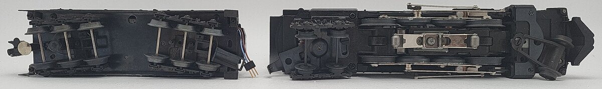 Lionel 6-8215 O Gauge Nickel Plate Road Berkshire 2-8-4 Steam Engine & Tender EX/Box