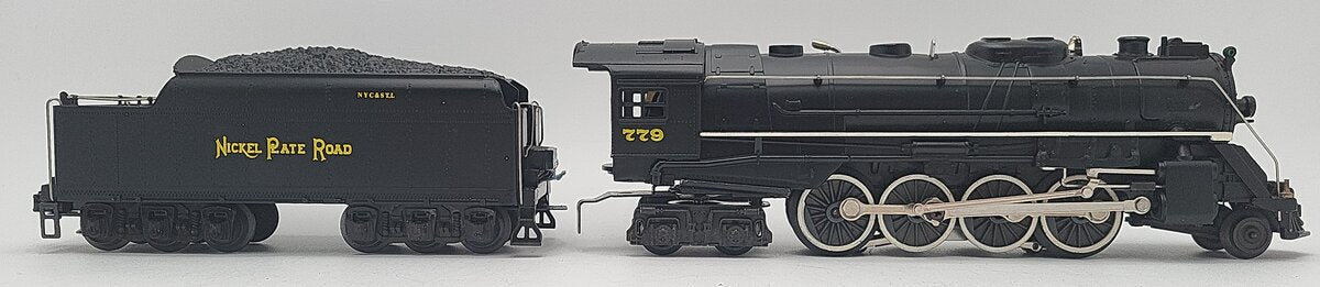 Lionel 6-8215 O Gauge Nickel Plate Road Berkshire 2-8-4 Steam Engine & Tender EX/Box
