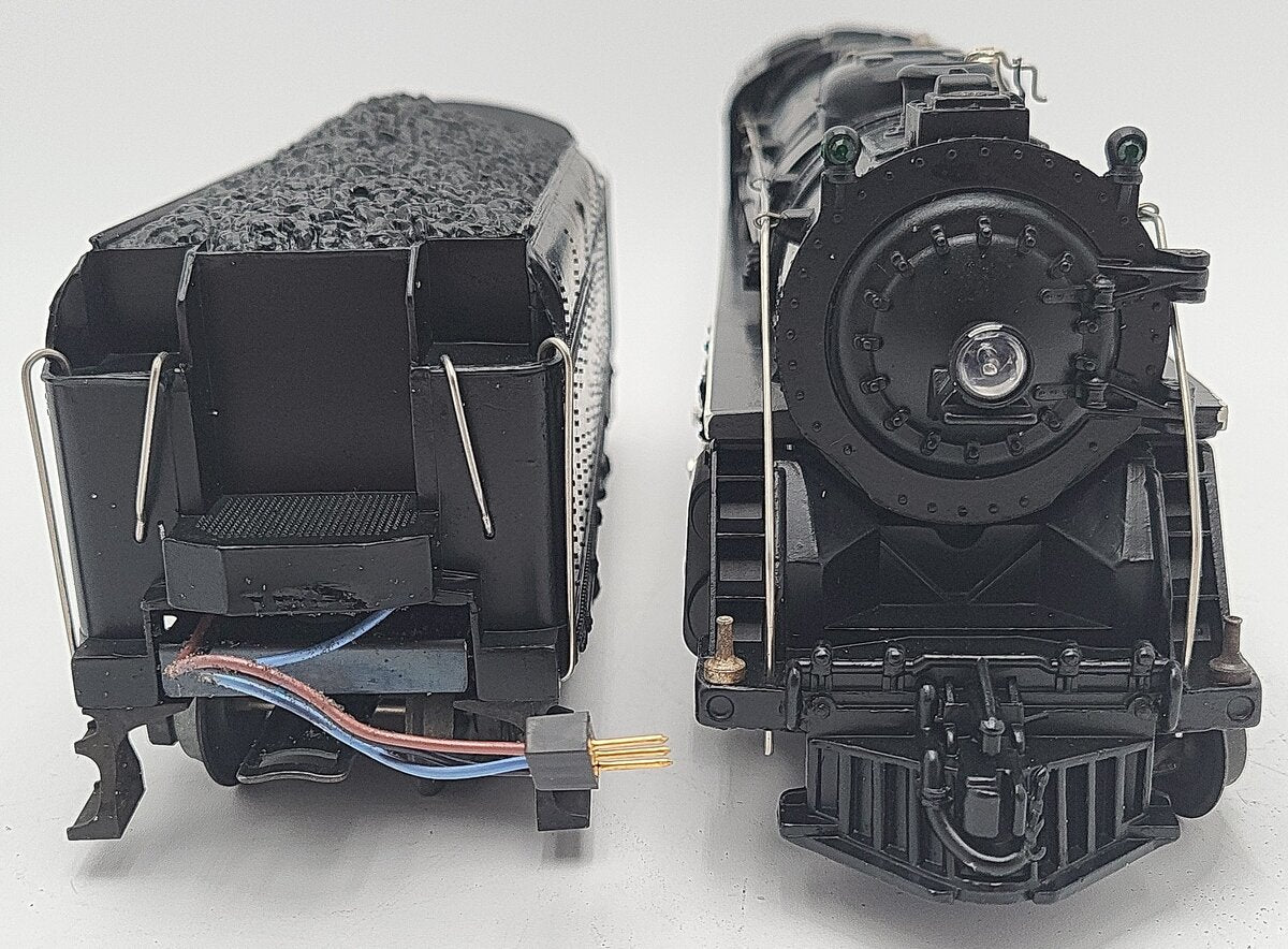 Lionel 6-8215 O Gauge Nickel Plate Road Berkshire 2-8-4 Steam Engine & Tender EX/Box