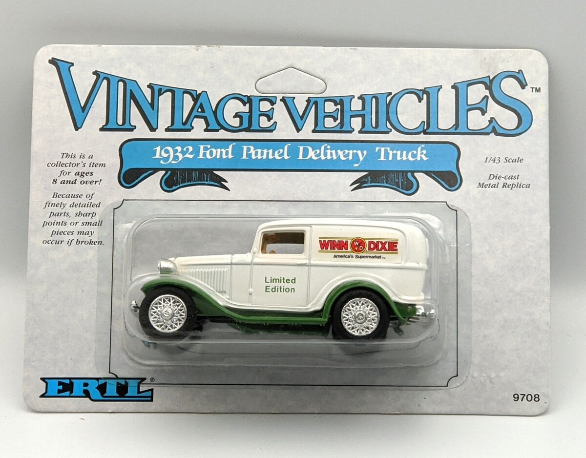 ERTL 9708 1:43 Die-Cast 1932 Ford Panel Delivery Truck MT/Box