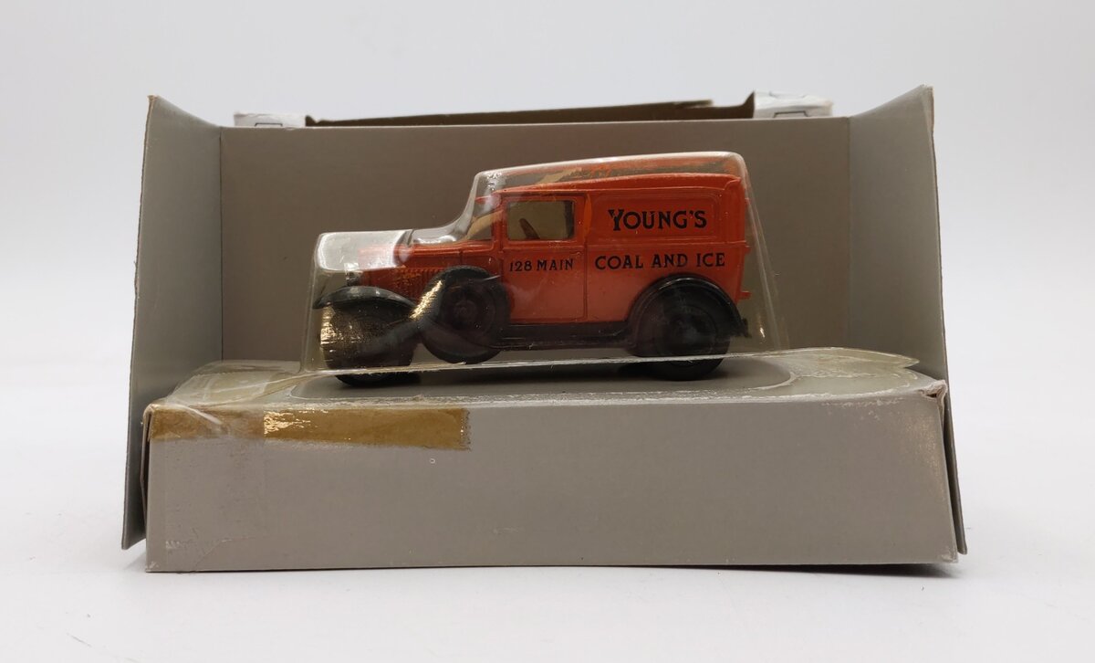 Ertl 2518 1:43 Vintage Vehicles Tan Young's Coal & Ice 1930 Chevy Truck LN/Box