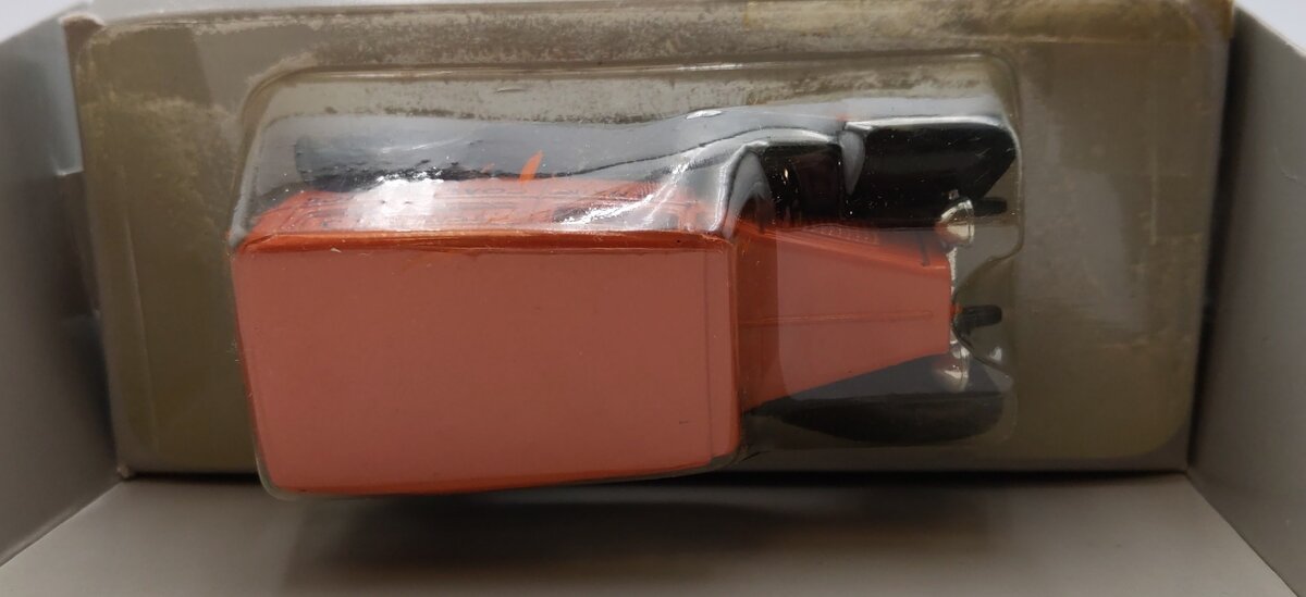 Ertl 2518 1:43 Vintage Vehicles Tan Young's Coal & Ice 1930 Chevy Truck LN/Box