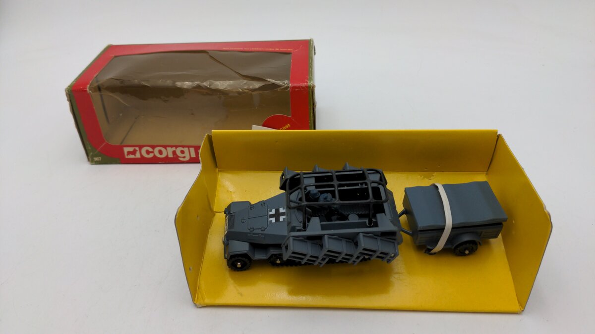 Corgi 907 Die Cast German Semi-Track Hanomog Sdkfz Rocket Launcher W/Shotman EX/Box