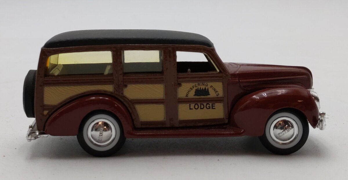 Ertl 2517 1:43 Die Cast Vintage Vehicles Whispering Pines Lodge 1940 Ford Woody EX/Box