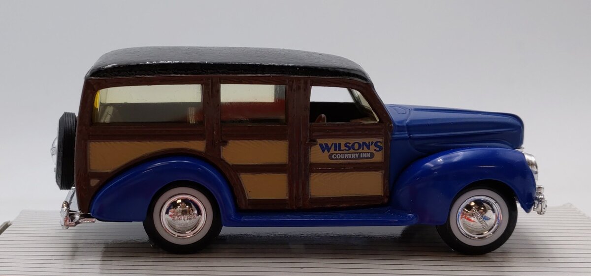 Ertl 2517 1:43 Wilson's 1940 Woody Station Wagon Classic Vehicles NIB