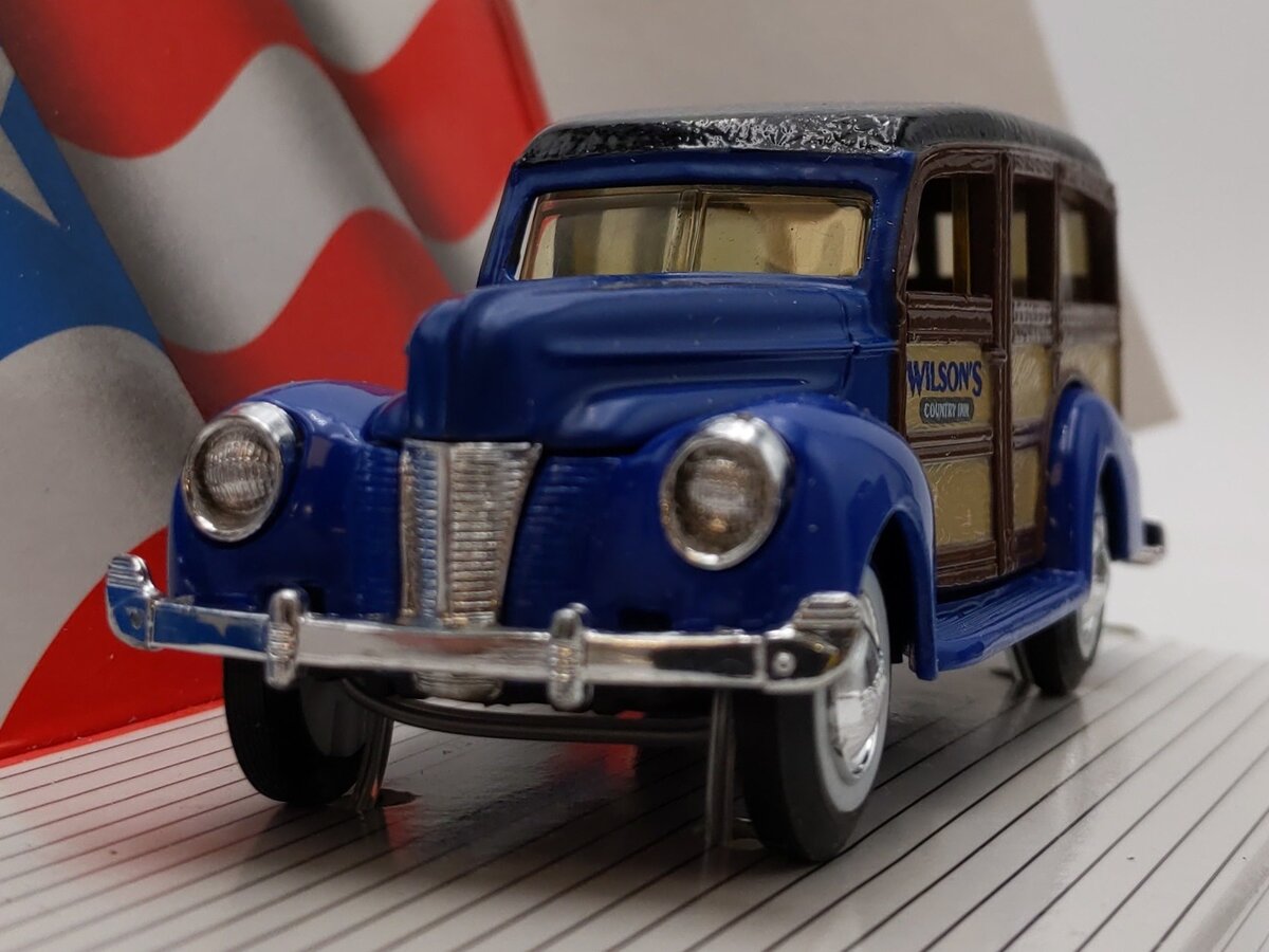 Ertl 2517 1:43 Wilson's 1940 Woody Station Wagon Classic Vehicles NIB