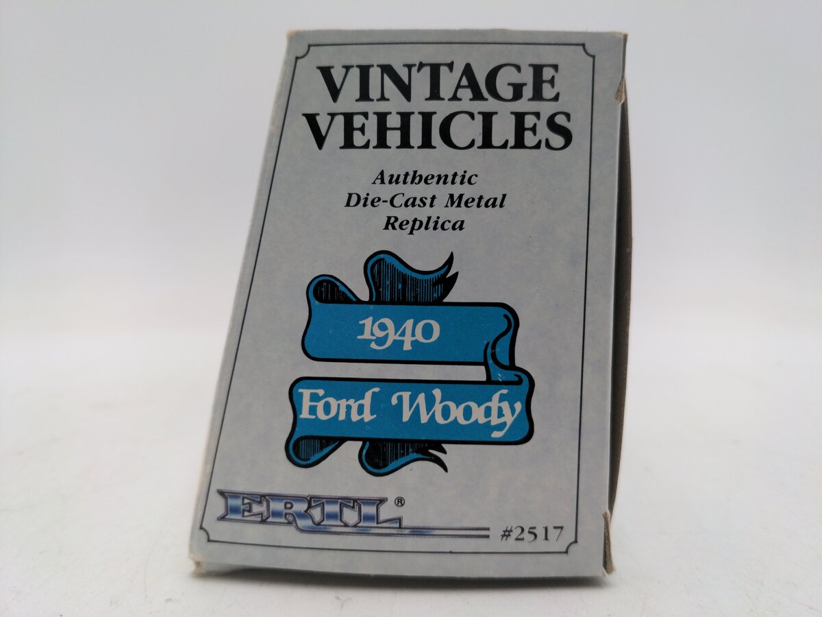 Ertl 2517 1:43 Die Cast Vintage Vehicles Whispering Pines Lodge 1940 Ford Woody EX/Box