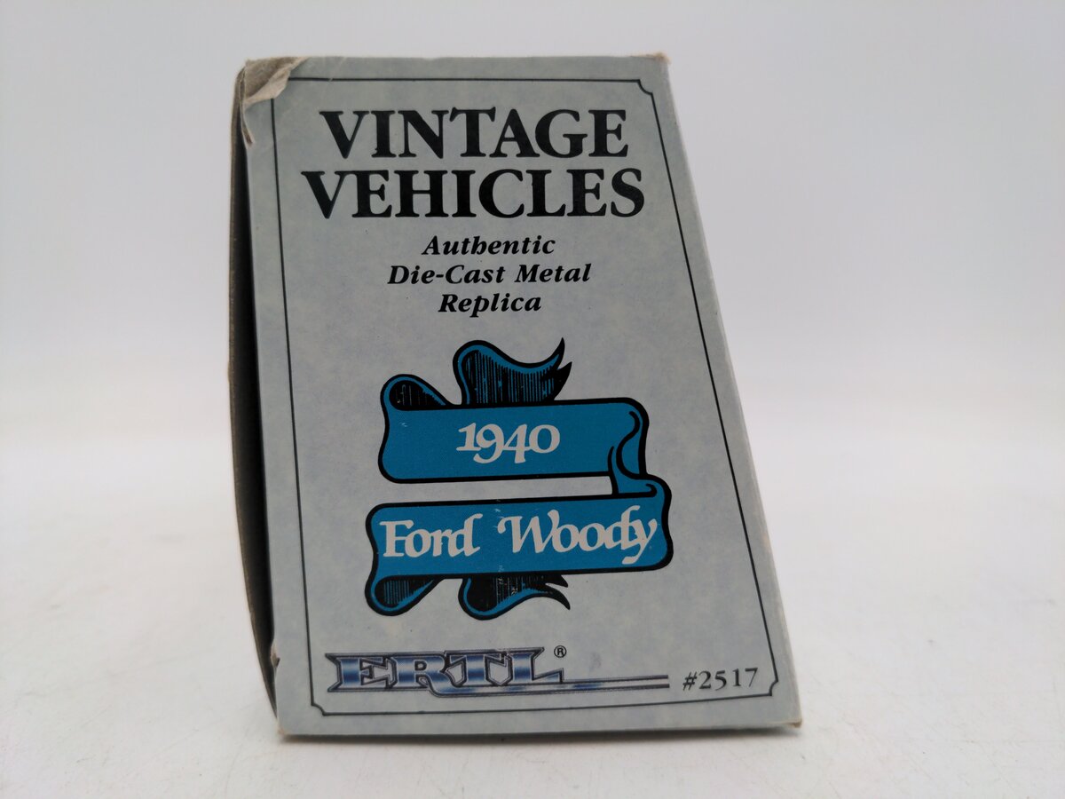Ertl 2517 1:43 Die Cast Vintage Vehicles Whispering Pines Lodge 1940 Ford Woody EX/Box