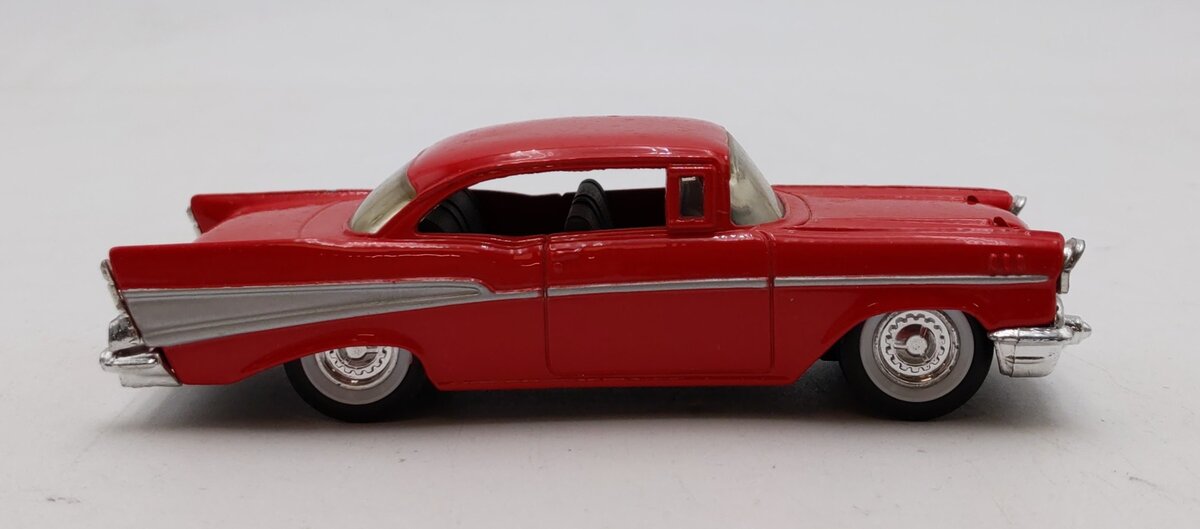 Ertl 2540 1:43 Scale Red Die Cast 1957 Chevrolet Bel Air Sport Coupe EX/Box