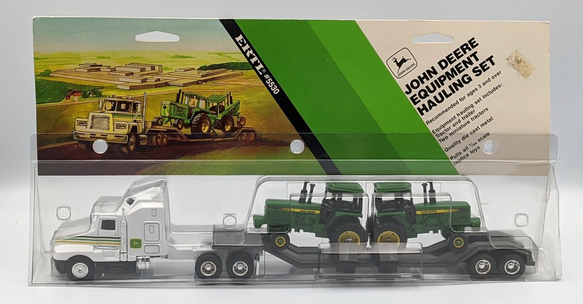 Ertl 5530 1:64 John Deere Equipment Hauling Set MT/Box