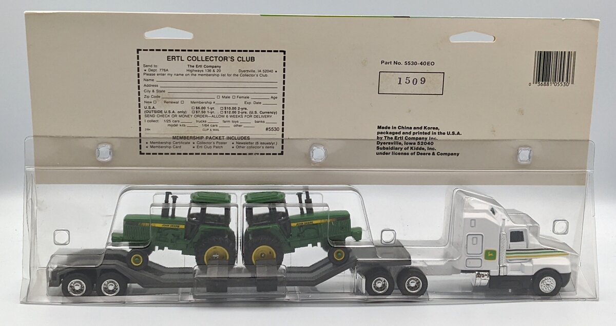 Ertl 5530 1:64 John Deere Equipment Hauling Set MT/Box