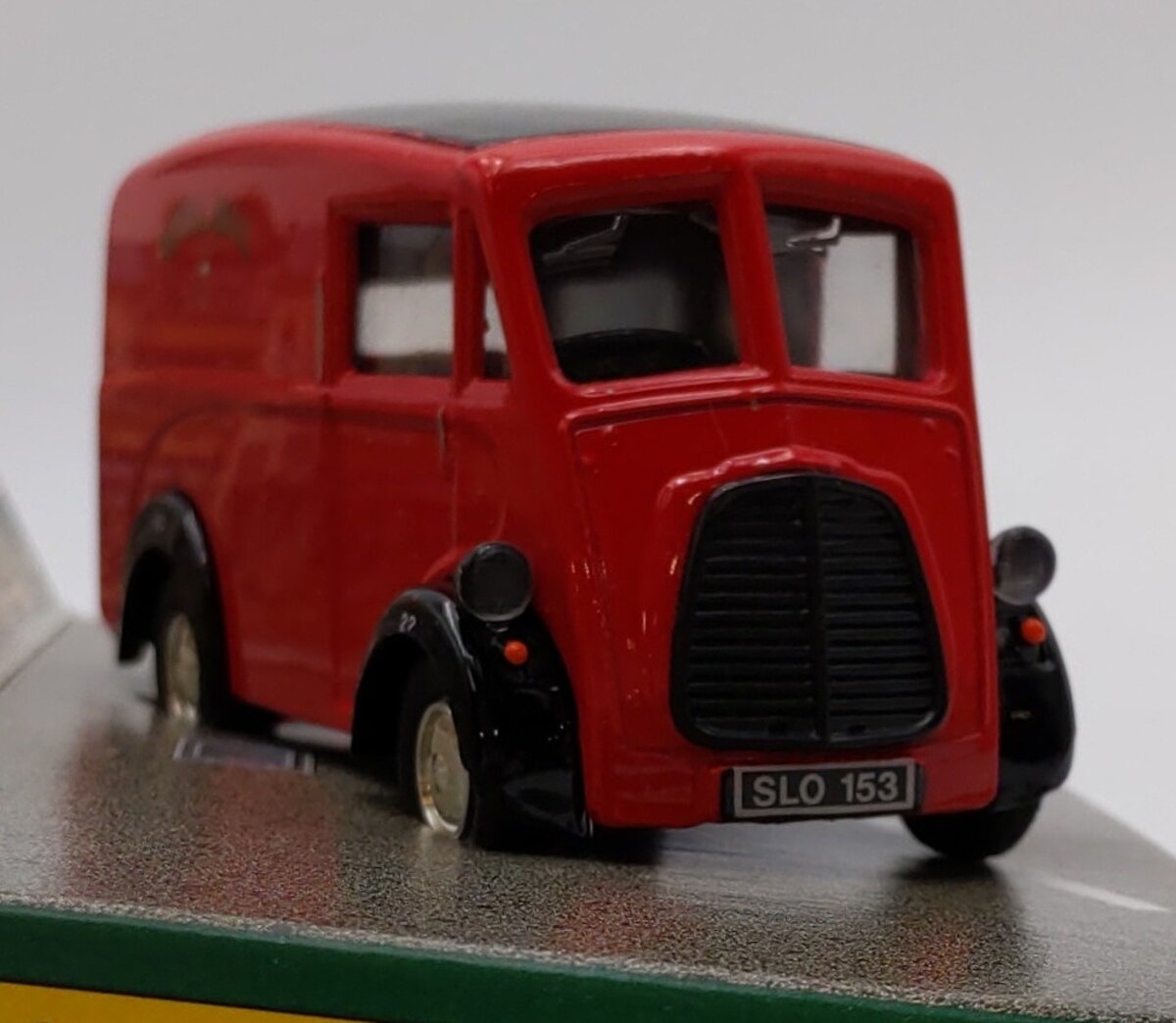Corgi D983 1:43 Morris J Van Metropolitan Police NIB