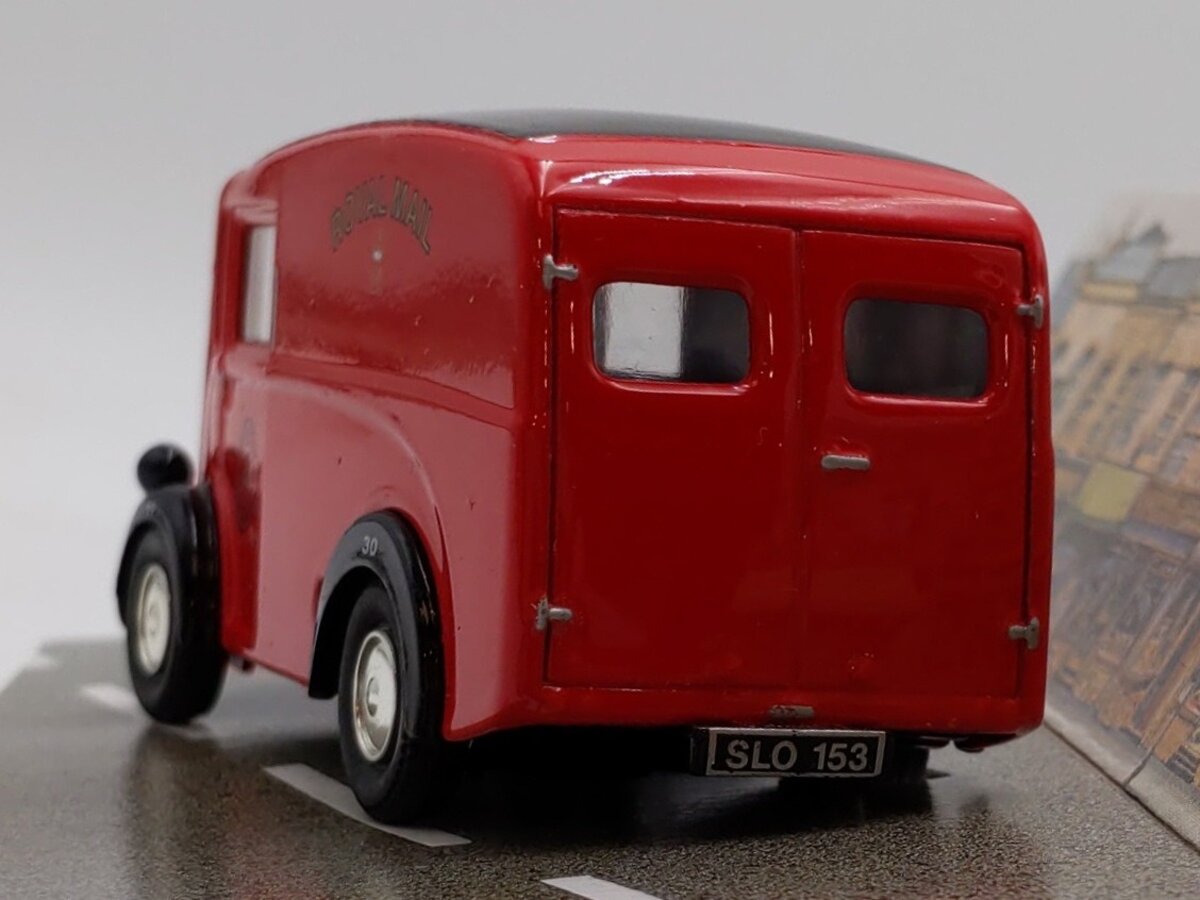 Corgi D983 1:43 Morris J Van Metropolitan Police NIB