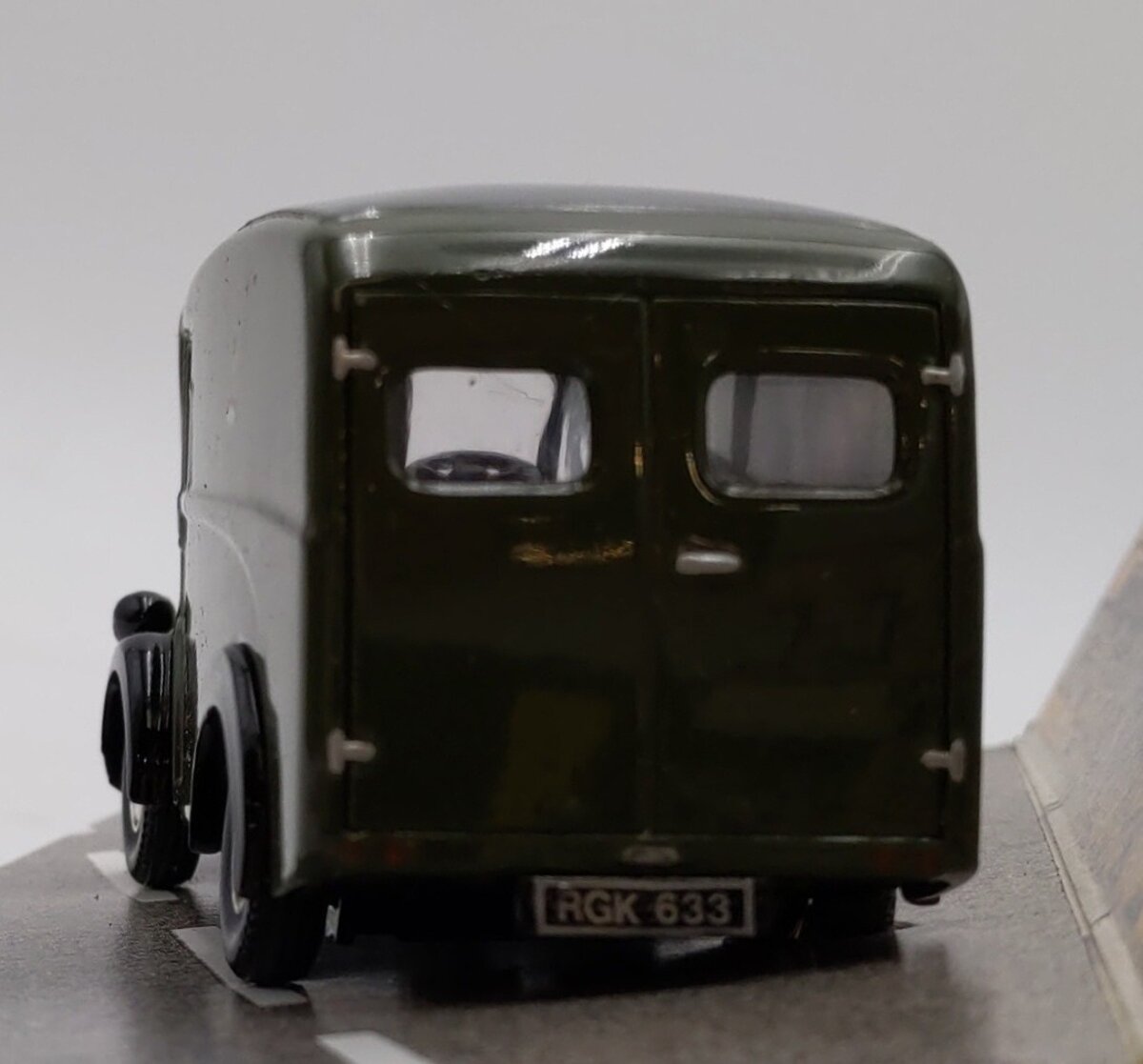 Corgi D983 1:43 Morris J Van Metropolitan Police EX/Box