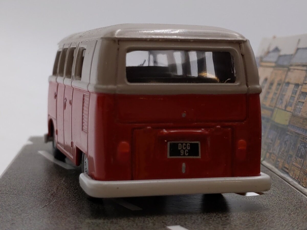 Corgi D984 1:43 Die Cast Red & Beige Volkswagen Caravanette MT/Box
