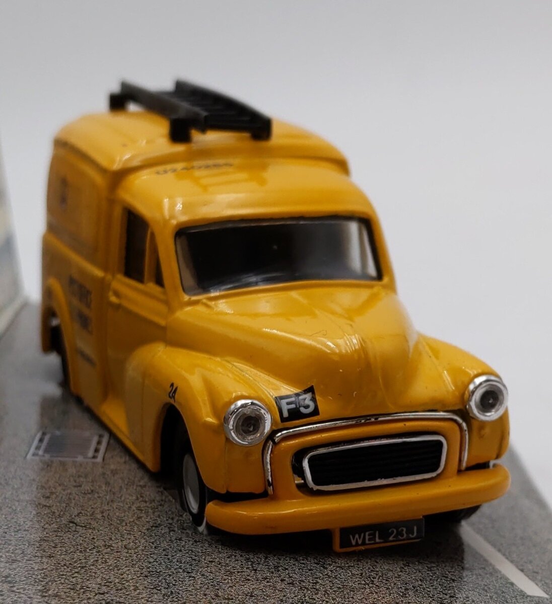 Corgi Classic Models 1:43 Scale #96842 Morris 1000 NIB