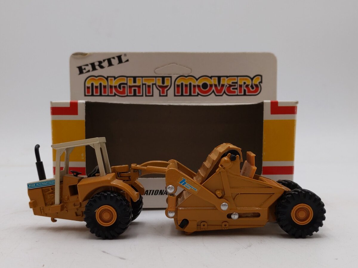 ERTL Mighty Movers 1:64 Scale International Hough Scraper #1855 LN/Box