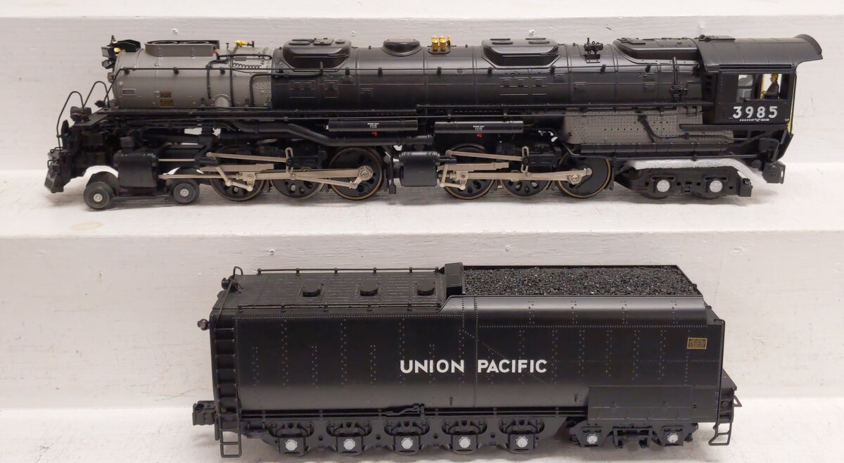 Lionel 6-28064 O Gauge UP 4-6-6-4 Challenger Steam Locomotive & Tender #3985 EX