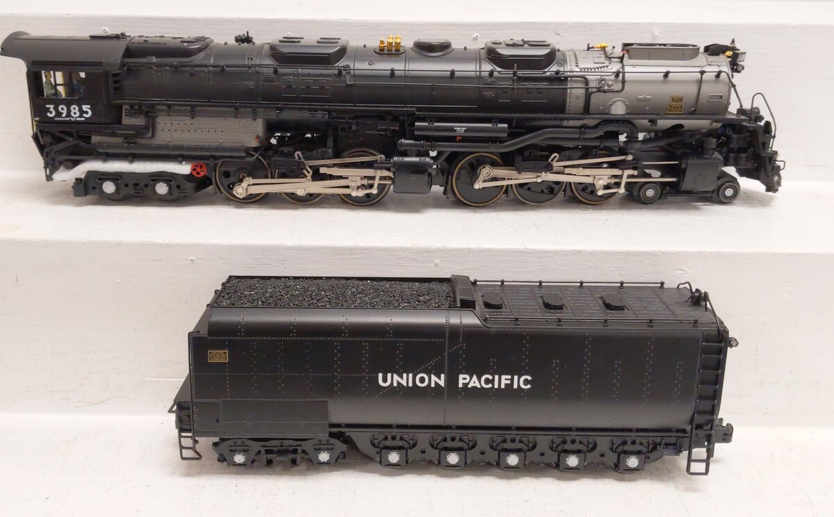 Lionel 6-28064 O Gauge UP 4-6-6-4 Challenger Steam Locomotive & Tender #3985 EX