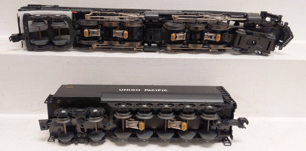 Lionel 6-28064 O Gauge UP 4-6-6-4 Challenger Steam Locomotive & Tender #3985 EX
