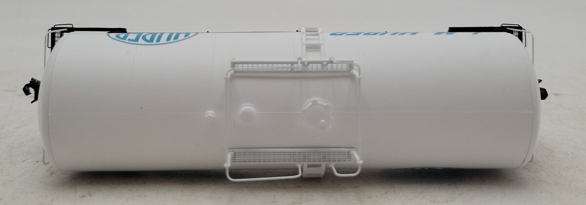 Walthers 920-100125 HO J.M. Huber JMHX 40' UTLX Funnel Flow Tank Car #72946 NIB