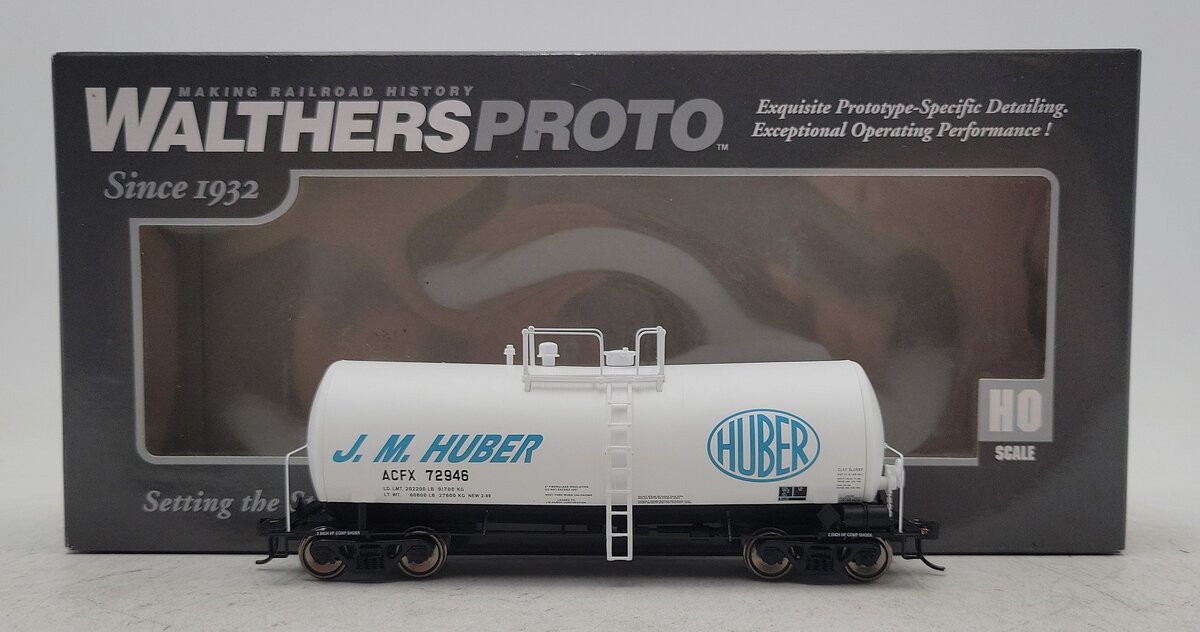 Walthers 920-100125 HO J.M. Huber JMHX 40' UTLX Funnel Flow Tank Car #72946 NIB