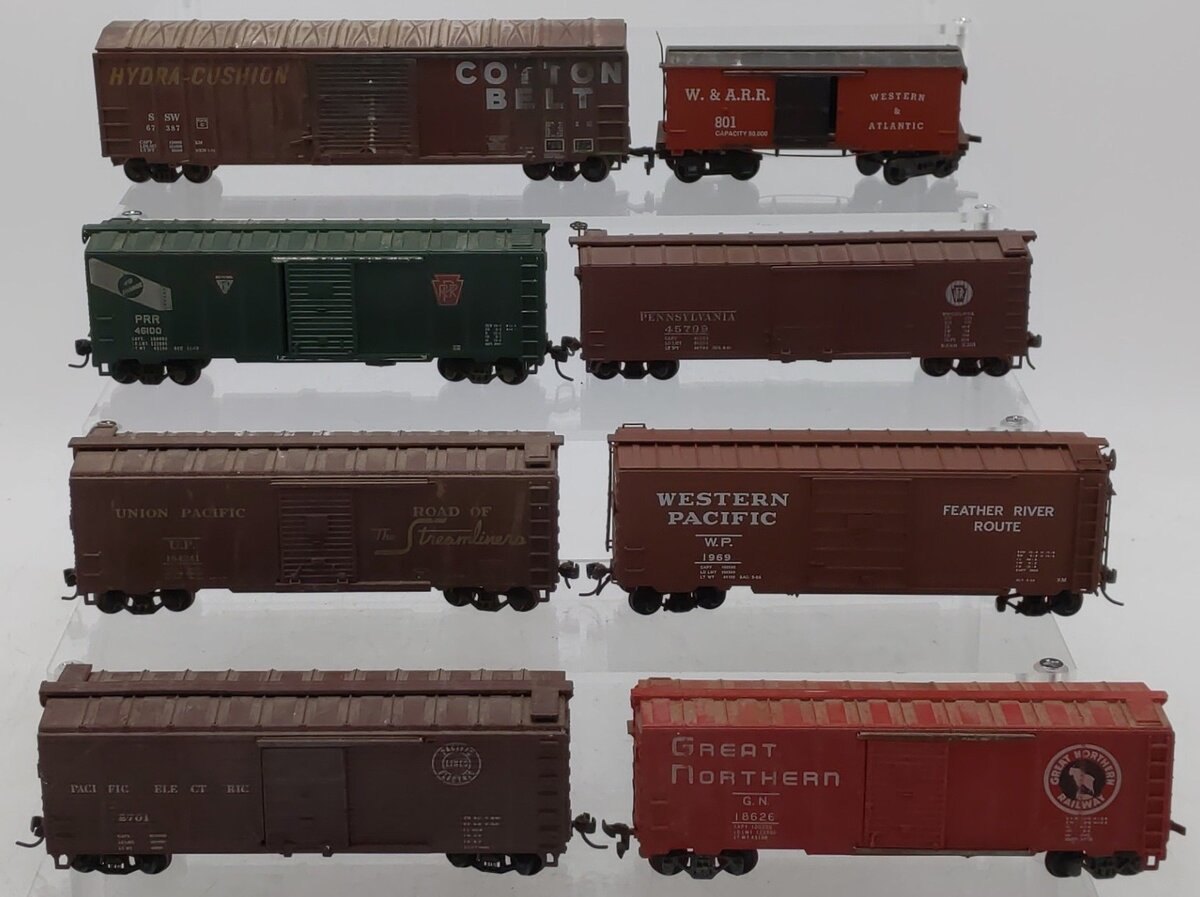 HO Scale Assorted Box Cars [8]
