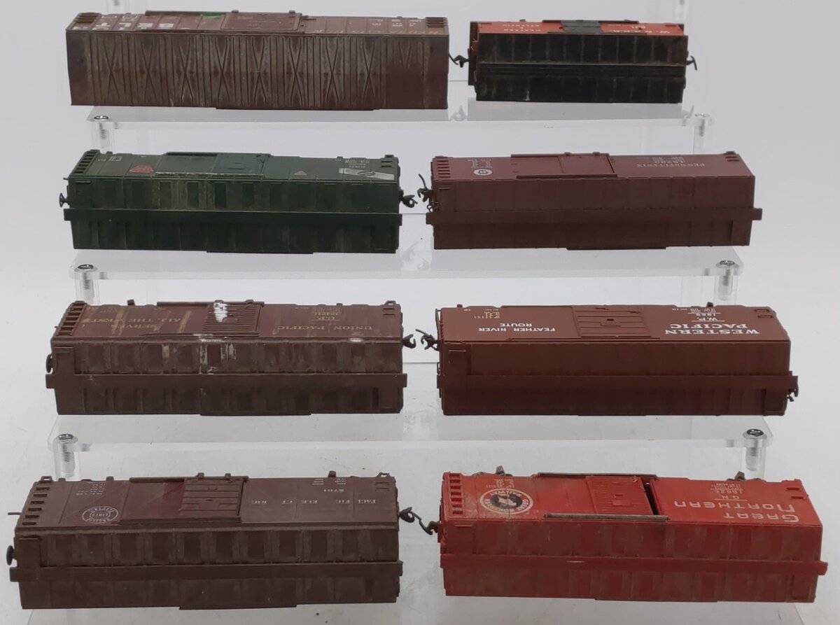 HO Scale Assorted Box Cars [8]