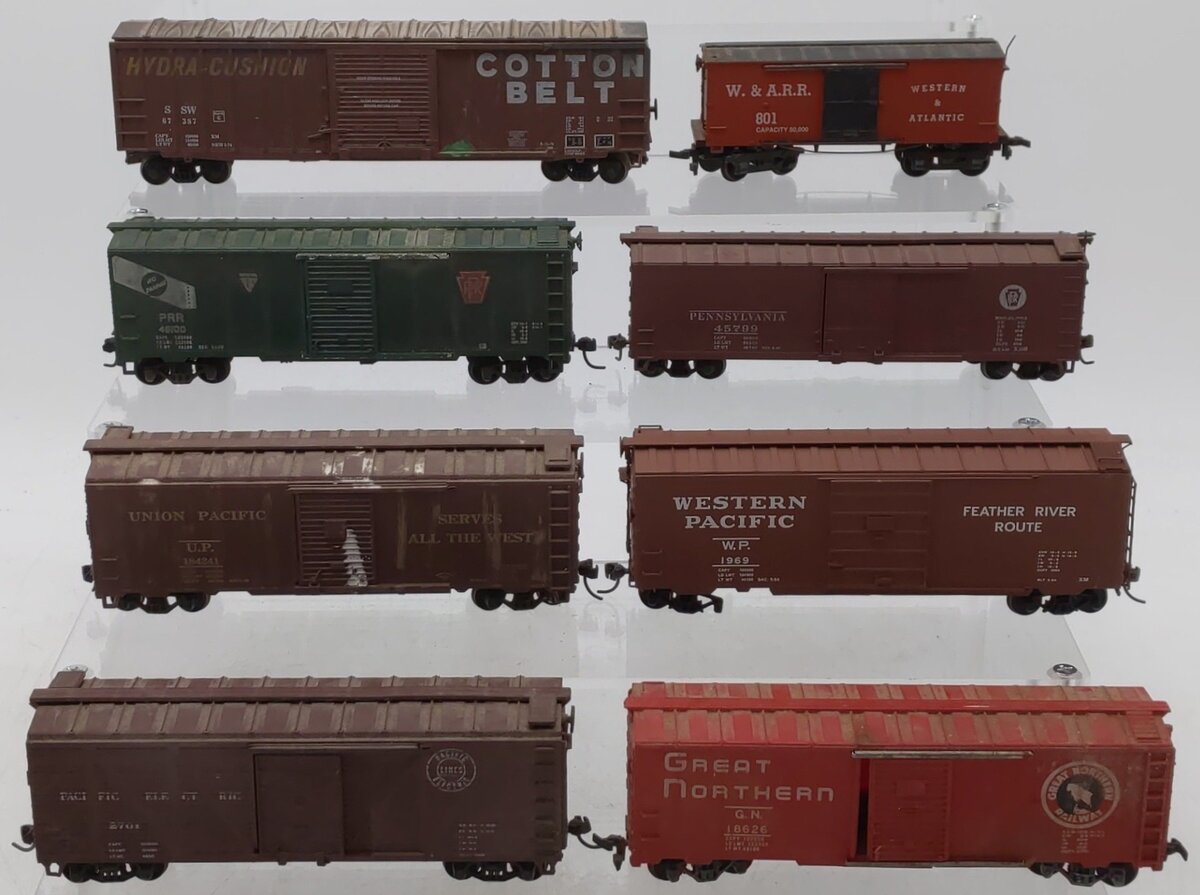 HO Scale Assorted Box Cars [8]
