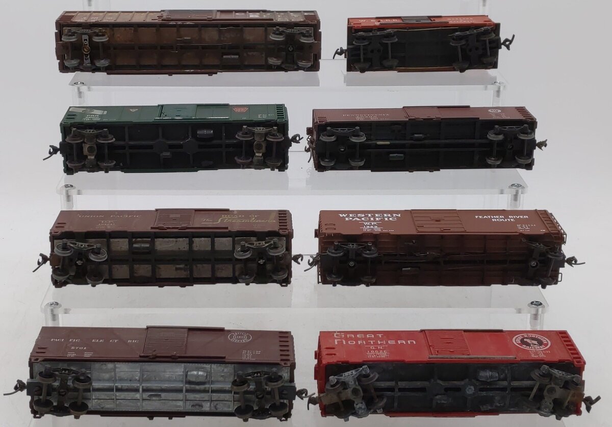 HO Scale Assorted Box Cars [8]