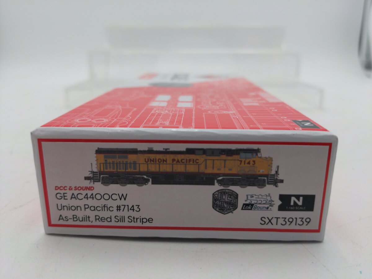 Scale Trains SXT39139 N Scale Union Pacific Diesel Locomotive #7143 LN/Box