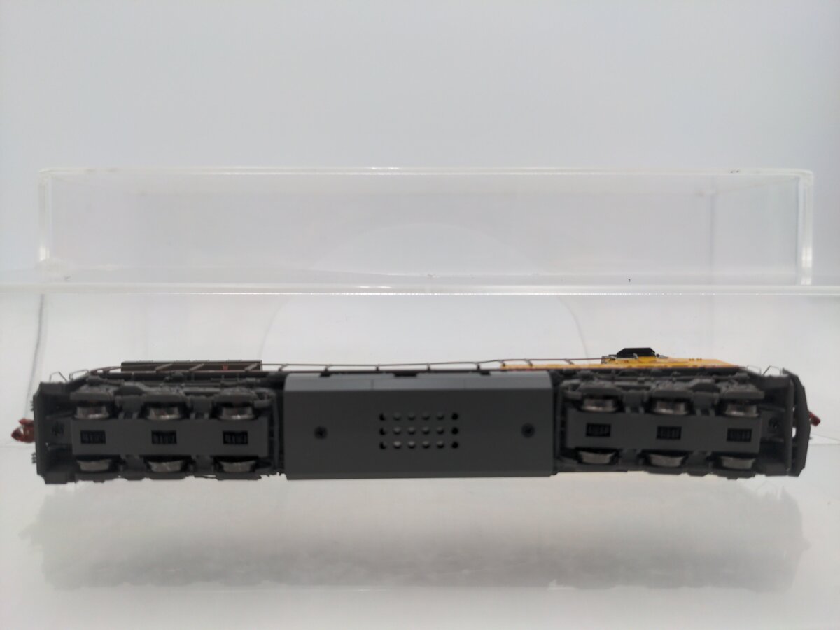Scale Trains SXT39139 N Scale Union Pacific Diesel Locomotive #7143 LN/Box