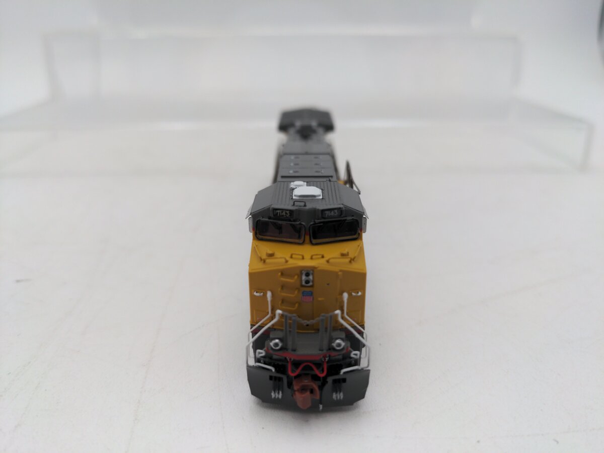 Scale Trains SXT39139 N Scale Union Pacific Diesel Locomotive #7143 LN/Box