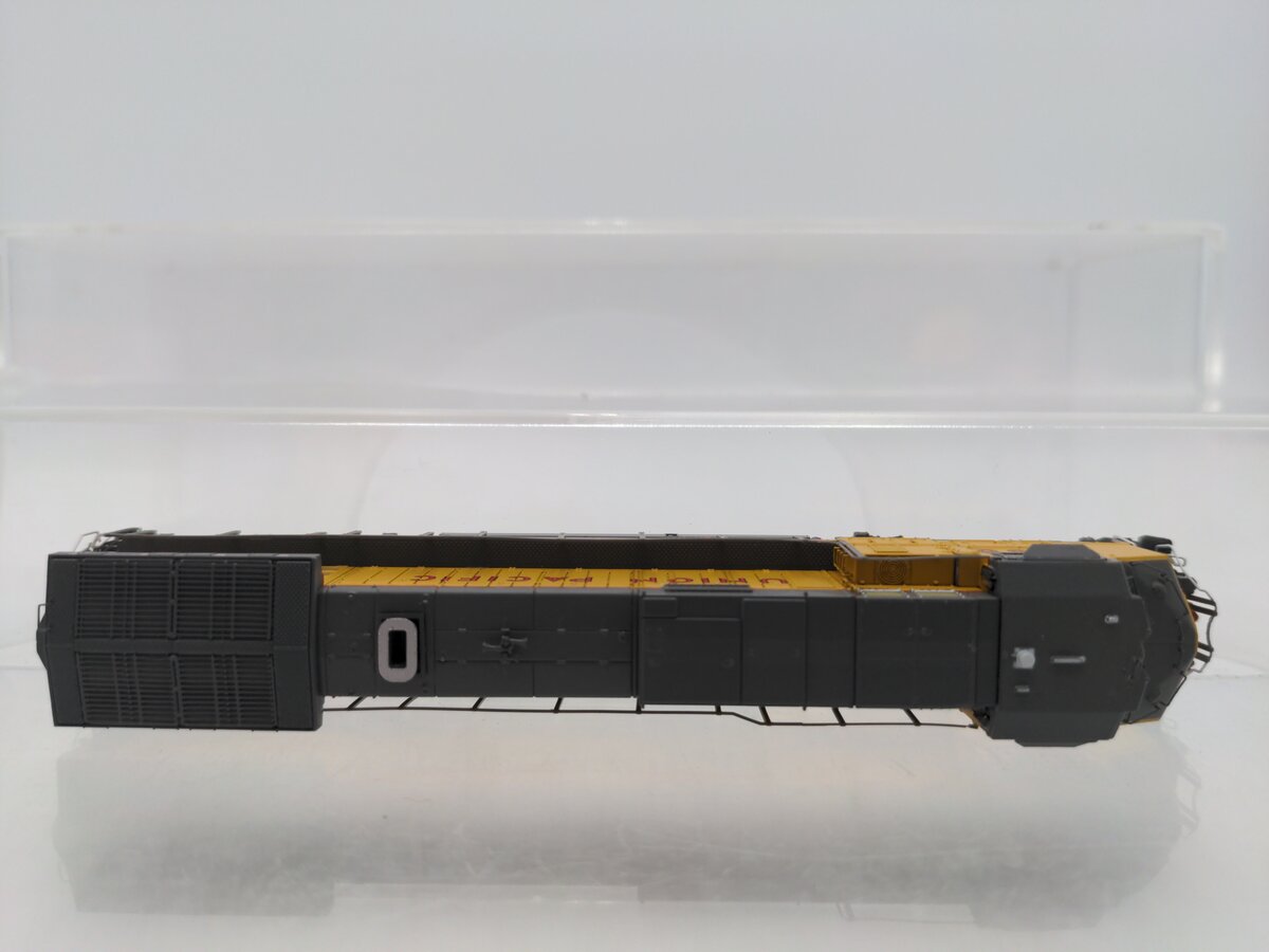 Scale Trains SXT38544 N Scale Union Pacific Diesel Locomotive #9568 LN/Box
