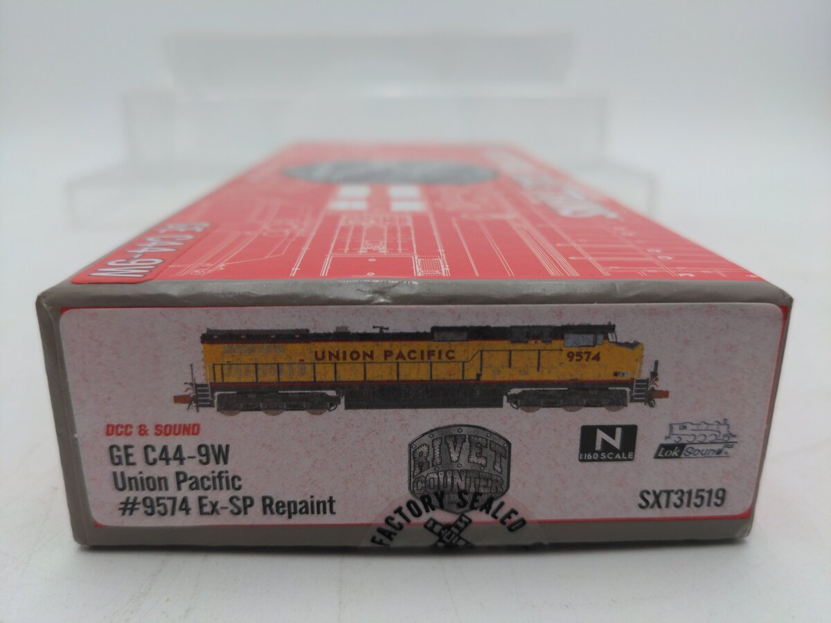 Scale Trains SXT31519 N Scale Union Pacific Diesel Locomotive #9574 w/DCC & Snd LN/Box
