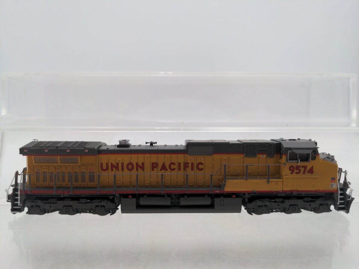 Scale Trains SXT31519 N Scale Union Pacific Diesel Locomotive #9574 w/DCC & Snd LN/Box